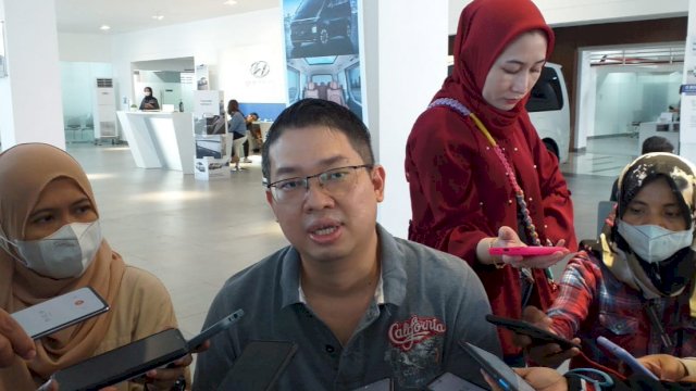 Branch Manager Hyundai Pettarani, William saat temu bersama media (Sri Wahyudi Astuti / Sulselsatu.com)