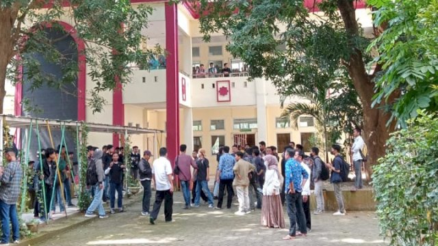Fakuktas Kedokteran dan Ilmu Kesehatan UIN Alauddin Makassar diserang (dokumen: ist)