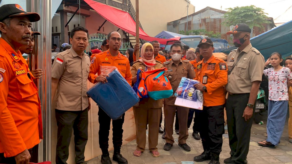 Pemkot Makassar Salurkan Bantuan Logistik dan Material untuk Korban Kebakaran di Rappokalling