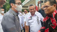 Prof Husain Syam Sambut Kedatangan Menkumham RI dalam Talkshow “Yasonna Mendengar”