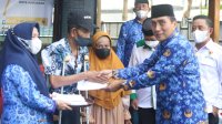 Camat Makassar Menghadiri Penyaluran Zakat Infak Bagi Warga Pra Sejahtera