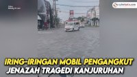 VIDEO: Iring-Iringan Mobil Pengangkut Jenazah Tragedi Kanjuruhan