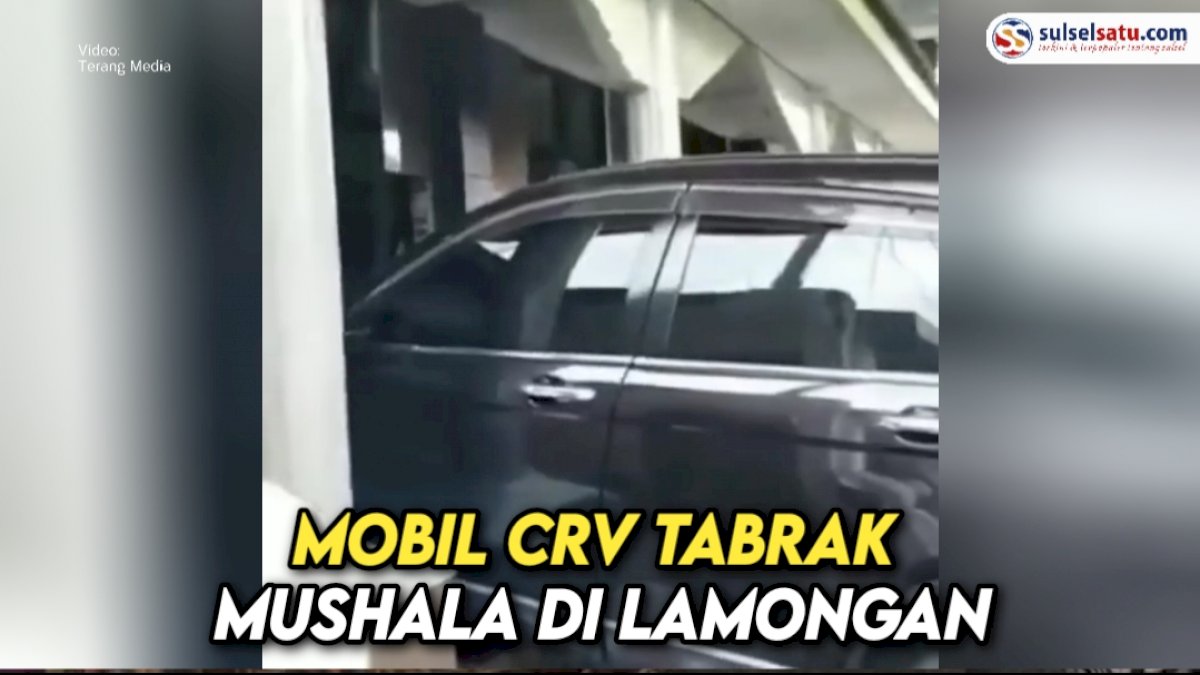 VIDEO: Mobil CRV Tabrak Mushala di Lamongan, Pengemudi Meninggal Dunia