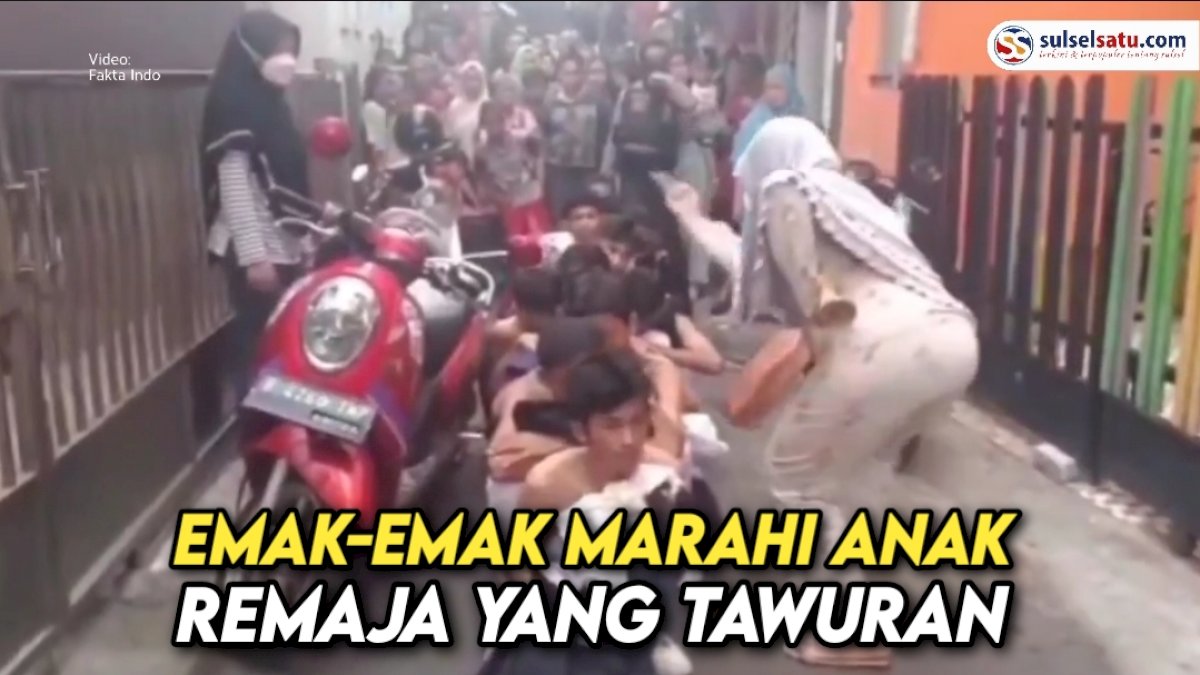 VIDEO: Aksi Emak-emak Marahi Anak Remaja yang Tawuran