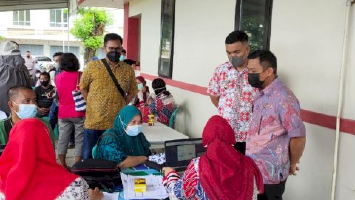 Camat Biringkanaya Tinjau Pelaksanaan Vaksinasi di Empat Kelurahan