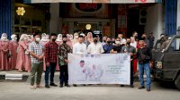 Bersama Ketua TP PKK, Sekcam, dan Lurah, Camat Ujung Pandang Bagikan Takjil