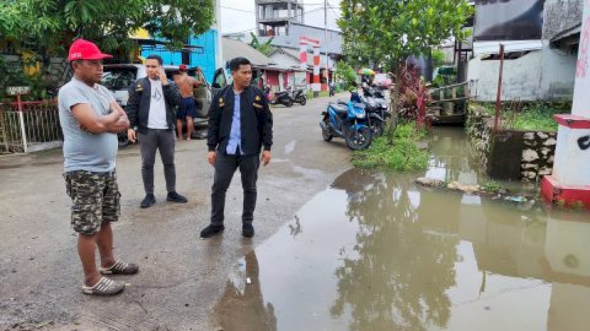 Camat Biringkanaya Tinjau Lokasi Banjir di Jalan Kotipah