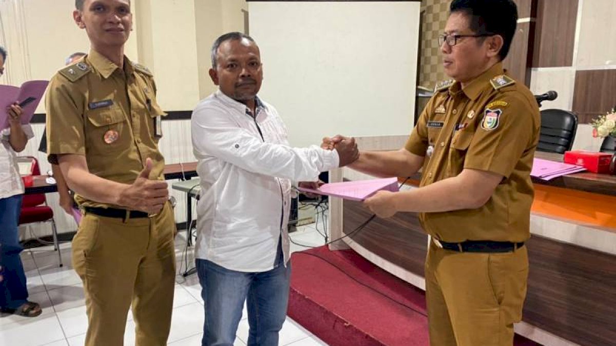 Camat Bontoala Kukuhkan 12 PJ Ketua LPM Kelurahan
