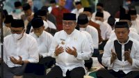 Shalat Jumat Perdana di Masjid Terapung