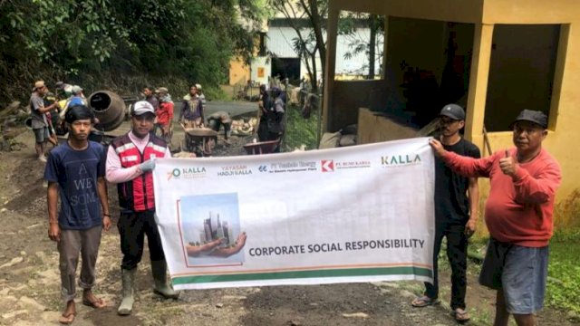 Program CSR PT Tombolo Energy melakukan perbaikan jalan di Kecamatan Tombolo Pao Kabupaten Gowa (dokumen: ist)