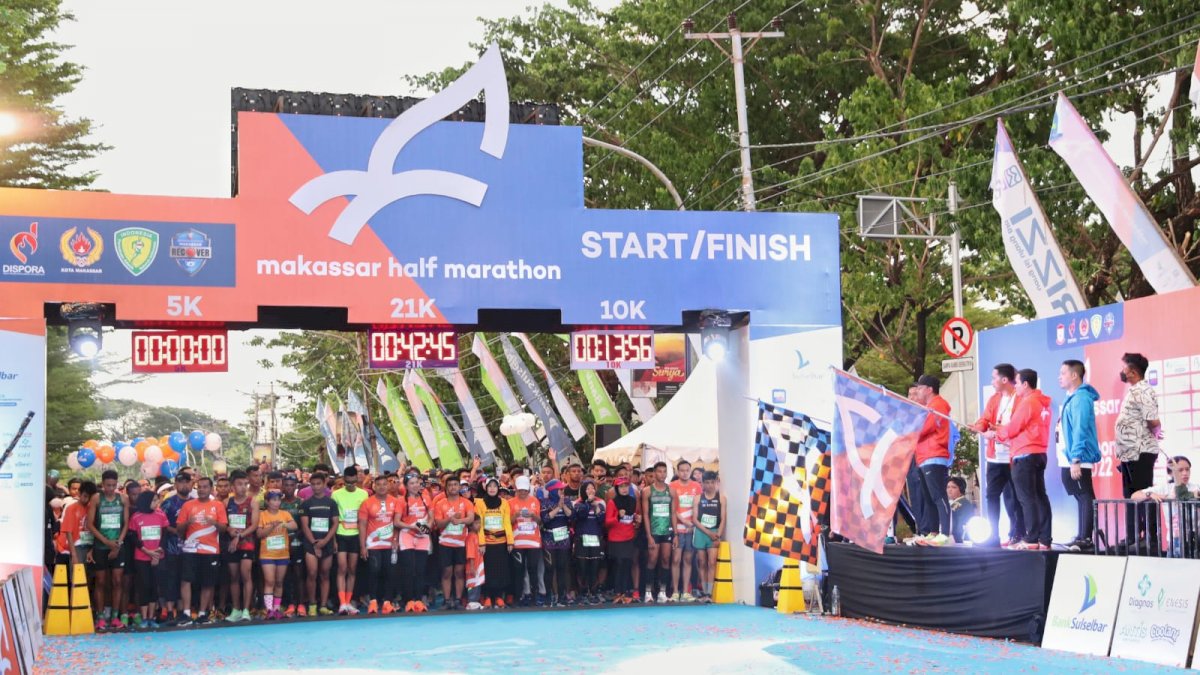 Tim Medis Dinkes Makassar Siaga di Half Marathon 2022