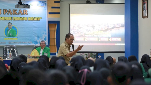 Danny Pomanto saat menjadi pembicara dalam kuliah pakar di FEB UMI (dokumen: ist)