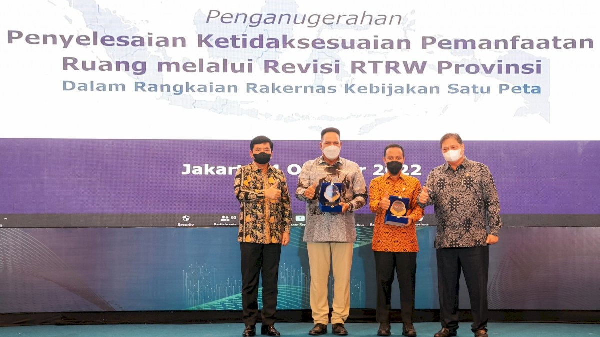 Andi Sudirman Raih Penghargaan Nasional dari Menko Perekonomian RI