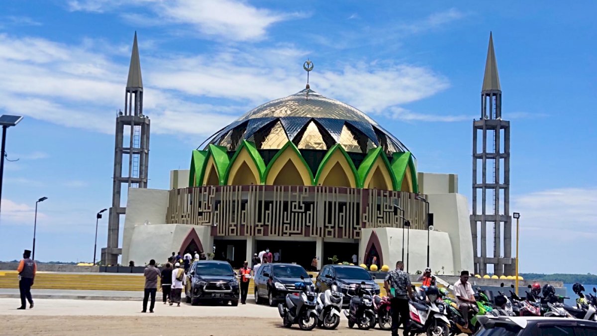 Pelataran Masjid Terapung Akan Dimanfaatkan Jadi Wisata Kuliner Religius 