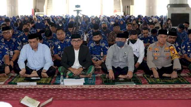 Doa bersama ASN dan masyarakat Pemkab Gowa untuk korban tragedi kanjuruhan (dokumen: ist)