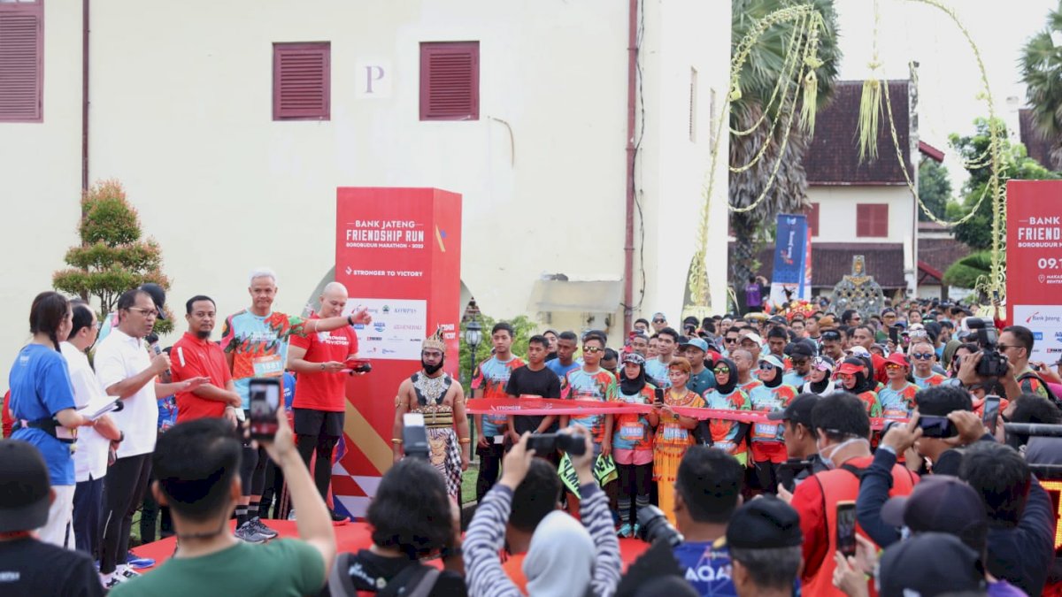 Bareng Ganjar Pranowo, Danny Semangati Ratusan Pelari Friendshp Run