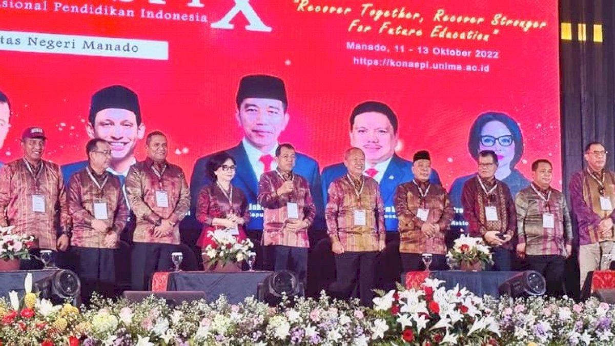 Rektor UNM jadi Pembicara di Acara Konaspi X Manado