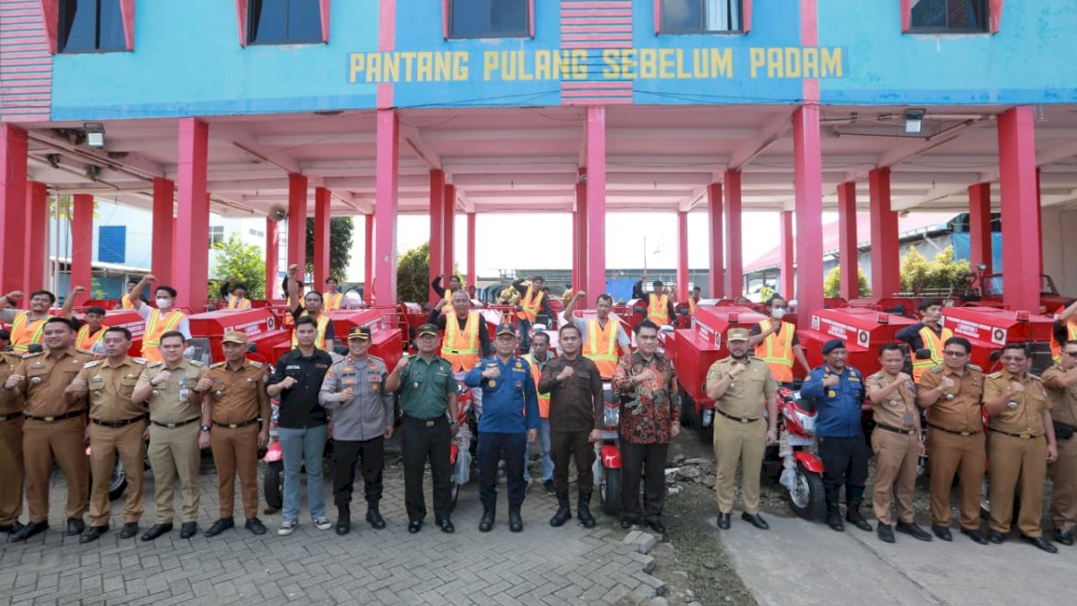 Alternatif Pertolongan Pertama Kebakaran, Danny Bagikan 53 Unit Damtor