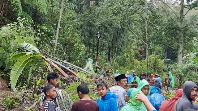 Suasana Lokasi Tanah Longsor di Desa Loka Jeneponto (Istimewa)