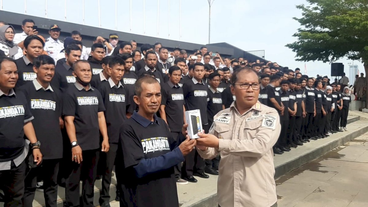 Danny Pomanto Kukuhkan 153 Personel Pakandatto, Bakal Awasi Warga yang Buang Sampah Sembarang
