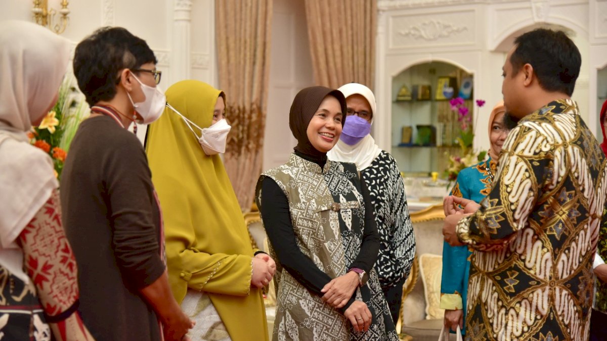 Naoemi Octarina Jamu Makan Malam Ketua Dekranasda Jateng dan Tim Dekranas Pusat