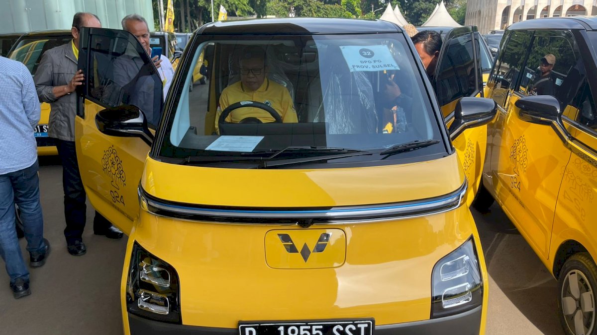 Ketua Golkar Sulsel Taufan Pawe Dapat Mobil Listrik Dari Airlangga