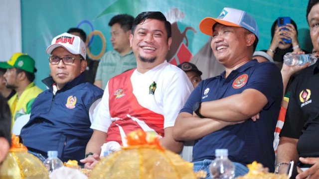 Bupati Gowa, Adnan Purichta Ichsan hadir di pembukaan Porprov Sulsel memberikan semangat bagi altet kontingen Gowa (dokumen: ist)