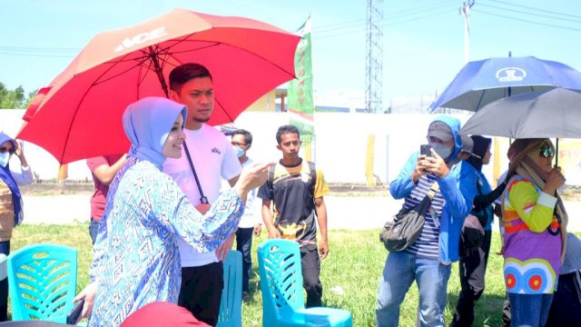 Bupati Gowa, Adnan Purichta Ichsan dan ibu saksikan langsung pertandingan panahan di Bulukumba (dokumen: istimewa)