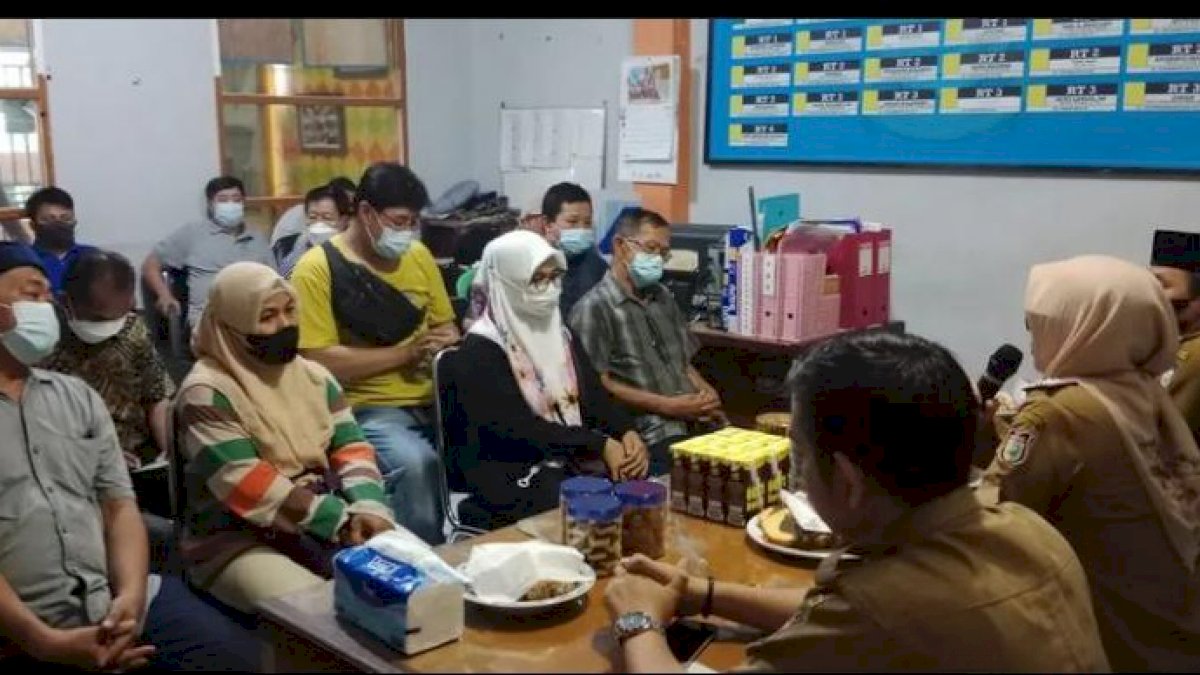 Camat Wajo Edukasi Warga Ikut Kegiatan Vaksinasi Massal Pemkot Makassar