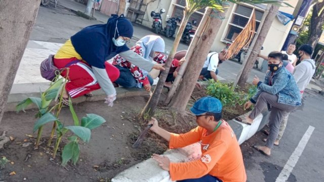 Kerja bakti di Jalan Sangir Kecamatan Wajo (dokumen: istimewa)