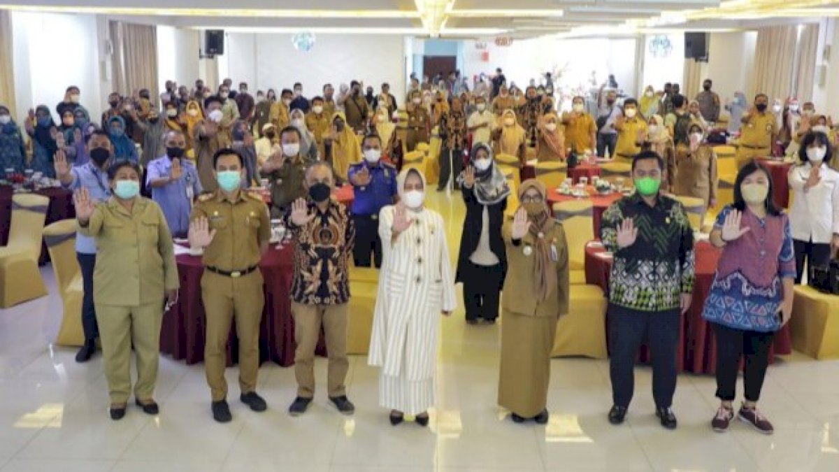 Indira Jusuf Ismail Sosialisasi dan Deteksi Dini Penyakit TB pada Peserta Musrembang Kecamatan Wajo