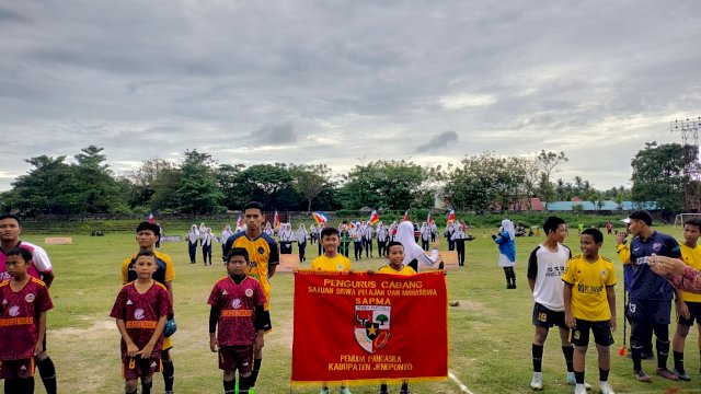 Suasana Pembukaan Turnamen Sepak Bola Mini di Jeneponto (Int)