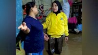 Mama Muda Tinjau Rumah Warga Terdampak Banjir