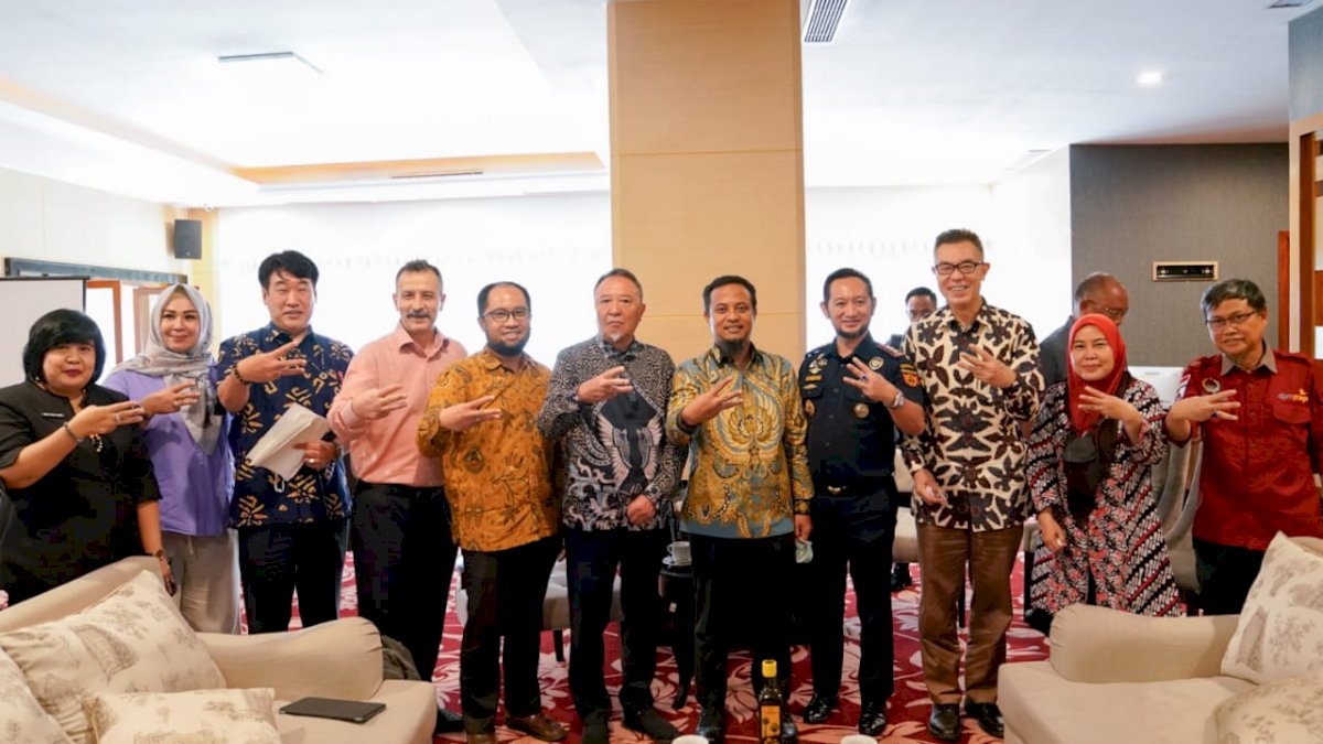 Dua Investor Asing Bahas Energi Terbarukan Bersama Gubernur Sulsel