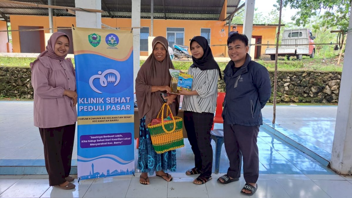 Forkom Kecamatan Sehat Barru Hadirkan Klinik Sehat Peduli Pasar di Desa Tompo Barru