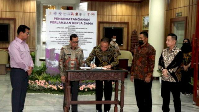 Paguyuban Sosial Marga Tionghoa Indonesia (PSMTI) melakukan kerja sama dengan Lembaga Ketahanan Nasional Indonesia (Lemhannas) RI dengan Penandatanganan Nota Kesepahaman / Memorandum of Understanding (dokumen: ist)