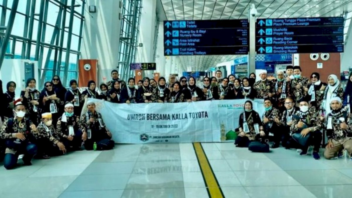 Kalla Toyota Berangkatkan Pelanggan Pemenang Grand Prize Umrah