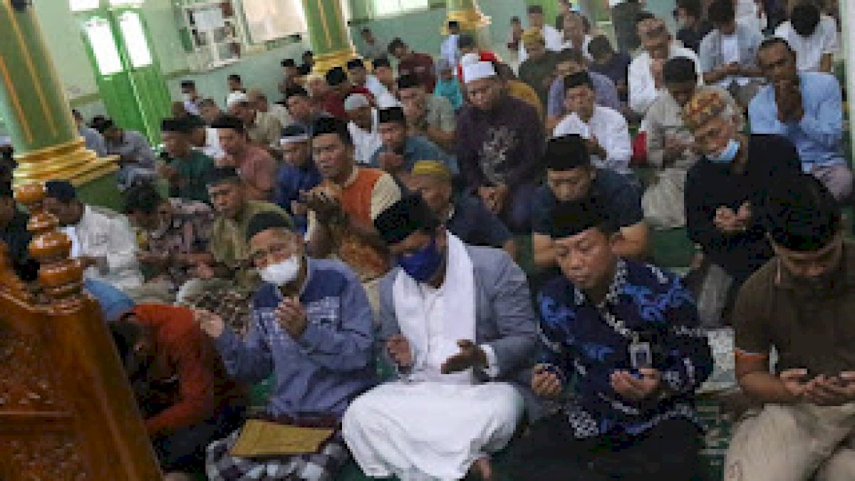Shalat Jumat di Mesjid Babussalam, Ini Pesan Camat Tallo
