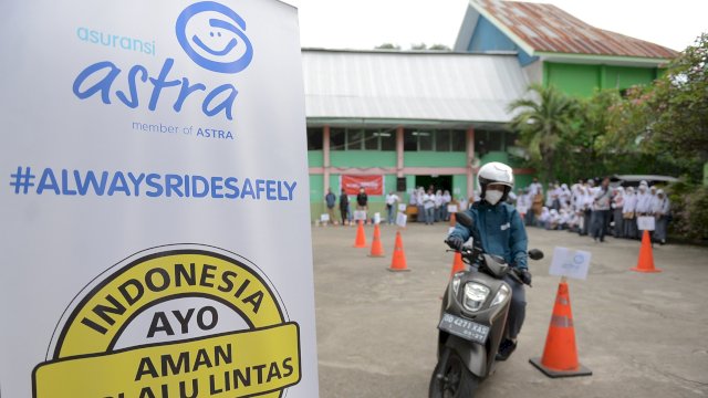 Edukasi safety riding yang dilakukan Estafet Peduli Bumi Asuransi Astra (dokumen: istimewa)