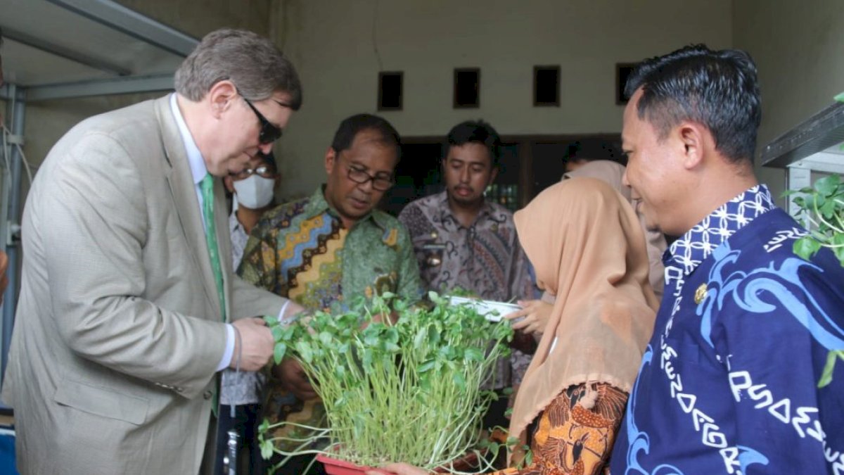 Camat Tallo Dampingi Wali kota Danny Saat Berkunjung di Longwis Taegu