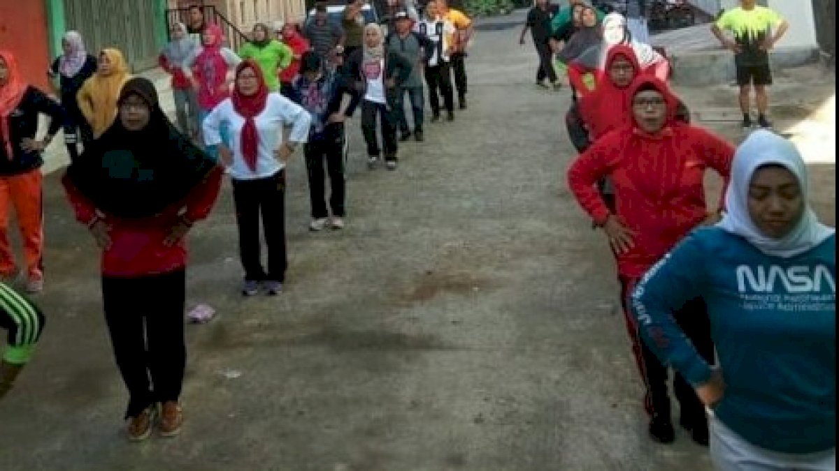 Camat Wajo Bersama Staff Ikut Kegiatan Senam Sehat dan Kerja Bakti Rutin