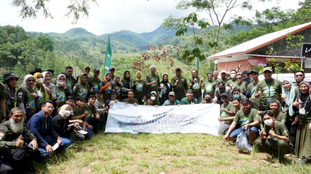 Peserta yang ikut dalam program penanaman pohon Kalla di Tombolo Kabupaten Gowa (dokumen: istimewa)