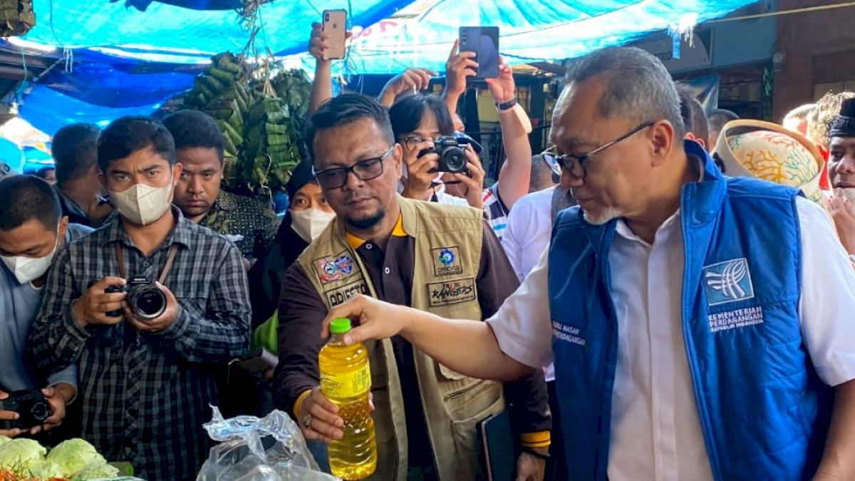 Kadisdag Makassar Dampingi Mendag RI Pantau Harga Bahan Pokok di Pasar Pabaeng-baeng