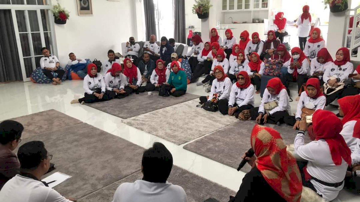 Alumni UMI Sebut Erna Rasyid Taufan Layak Lanjutkan Kepemimpinan Suami