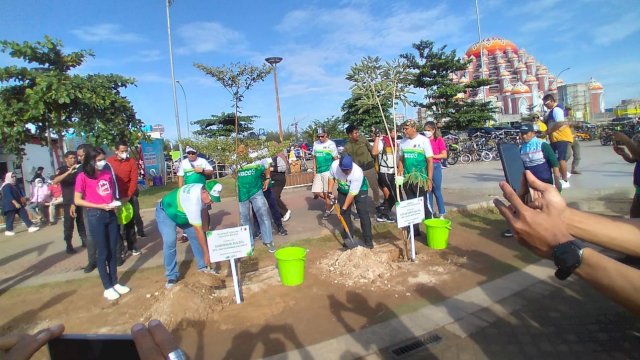 BMPD Sulsel melakukan penanaman pohon di Kawasan CPI Lego-lego Kota Makassar (dokumen: istimewa)