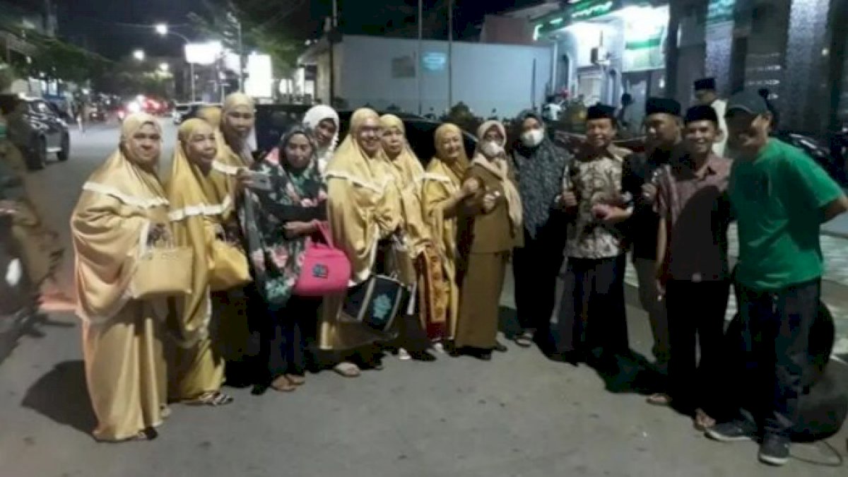 Safari Ramadan Pemkot Makassar, Camat Wajo Shalat Tarawih Bersama di Mesjid Taqwa