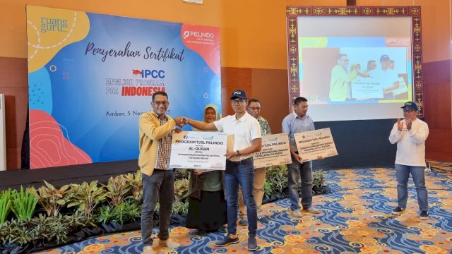 Pelindo Regional 4 serahkan bantuan kepada masyarakat (dokumen: istimewa)