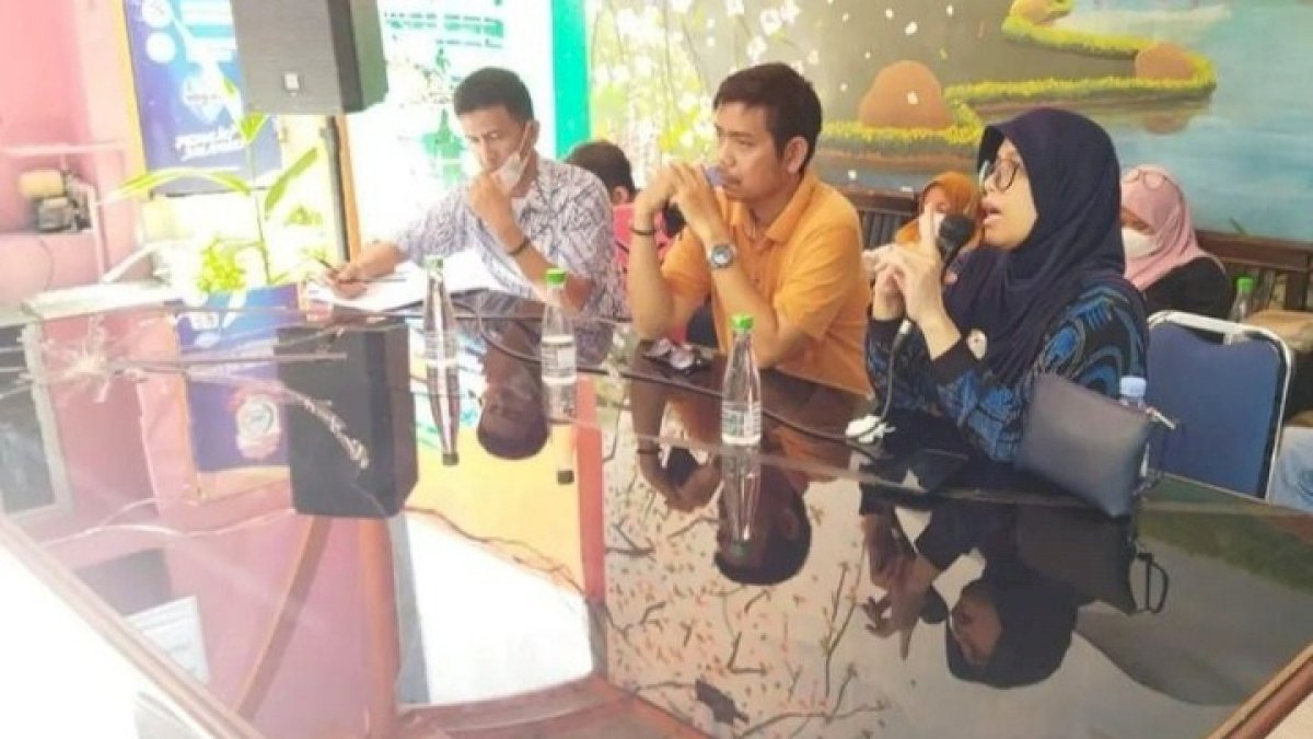 Camat Wajo Arahankan Petugas Kebersihan Agar Saling Sinergi Jaga Kebersihan Kecamatan Wajo