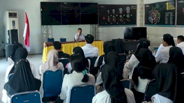 Rapat koordinasi Sekcam Wajo bersama Laskar Pelangi Dinas Pendidikan bahas Longwis (dokumen: istimewa)