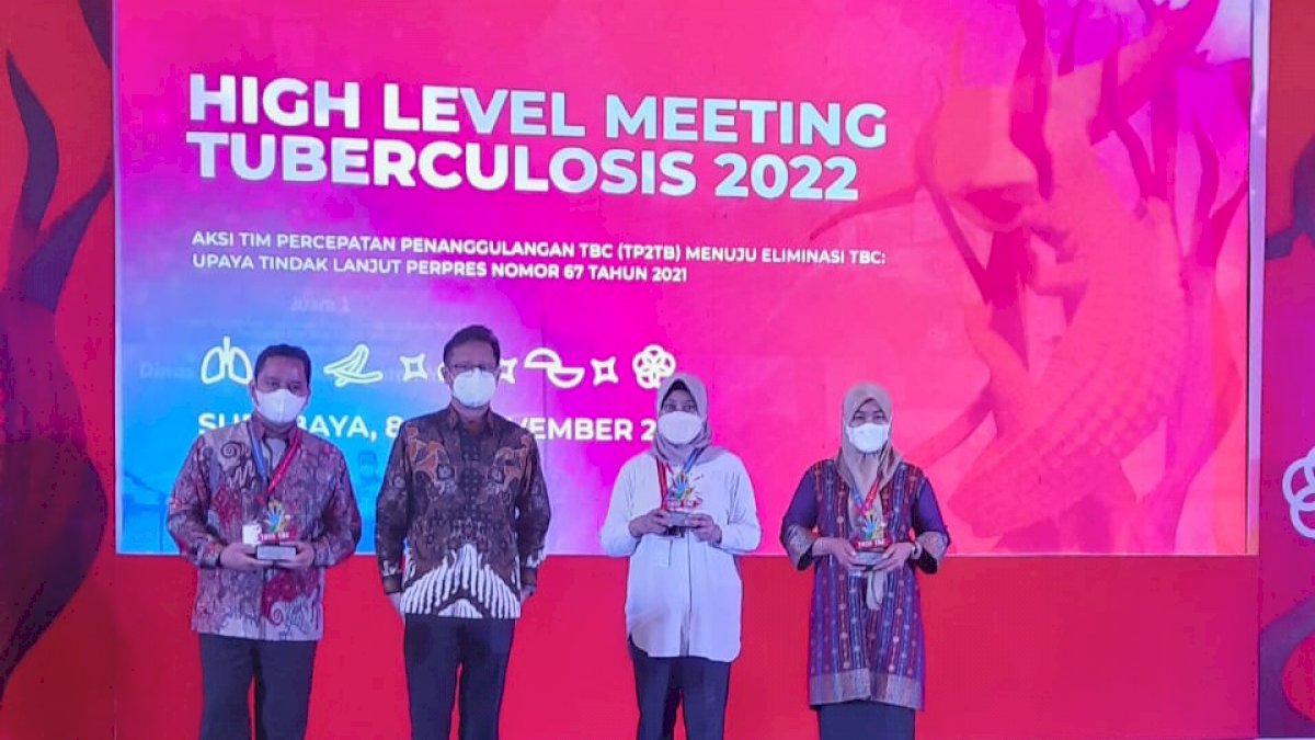Kota Makassar Raih Penghargaan TOSS TBC dari Kemenkes RI